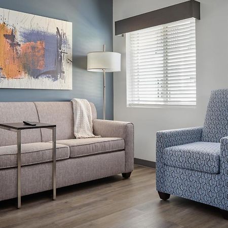 Stayapt Suites Montgomery Bagian luar foto