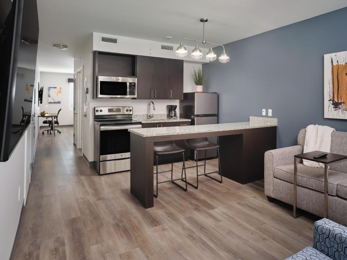 Stayapt Suites Montgomery Bagian luar foto
